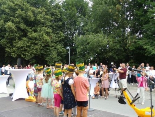 Das kleine Programm der Kinder lud zum Mitmachen ein - Glück auf!