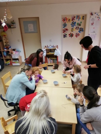 Weihnachtsbasteln in der Glühwürmchengruppe