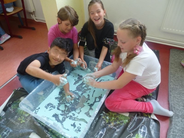 Kineticsand
