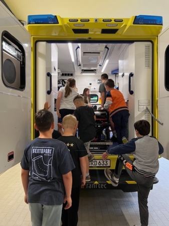 Sommerferien - ab in den Rettungswagen