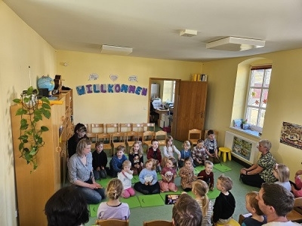 Wir lassen die Klanghölzer tanzen.